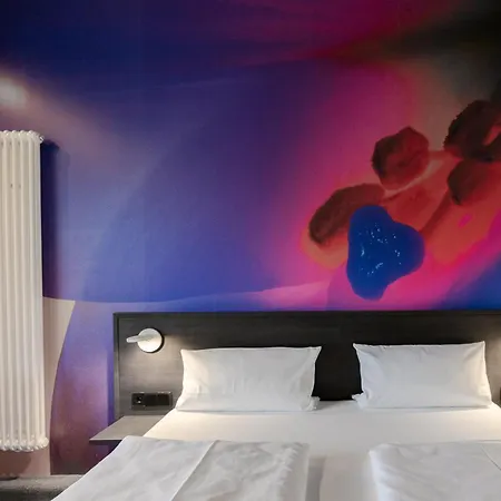 Отель Qubixx Stadtmittehotel 3*