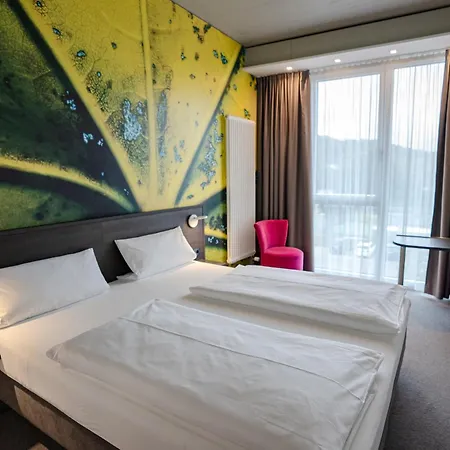 Qubixx Stadtmittehotel 3* Швебиш-Халль