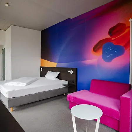 Qubixx Stadtmittehotel Отель Швебиш-Халль